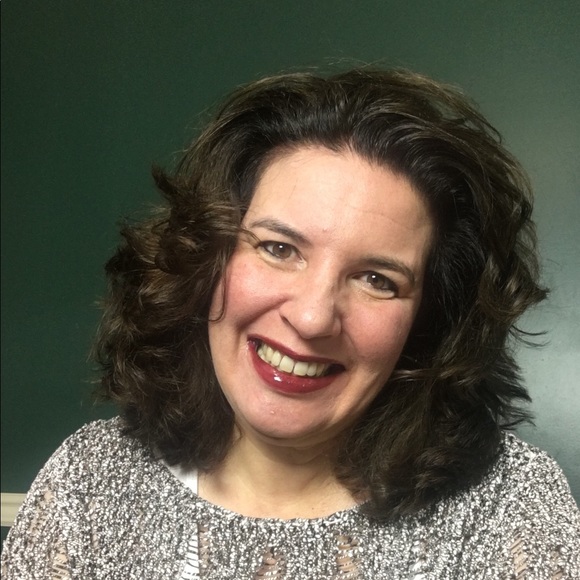 Meet your Posher, Cindy - Picture 2 of 4